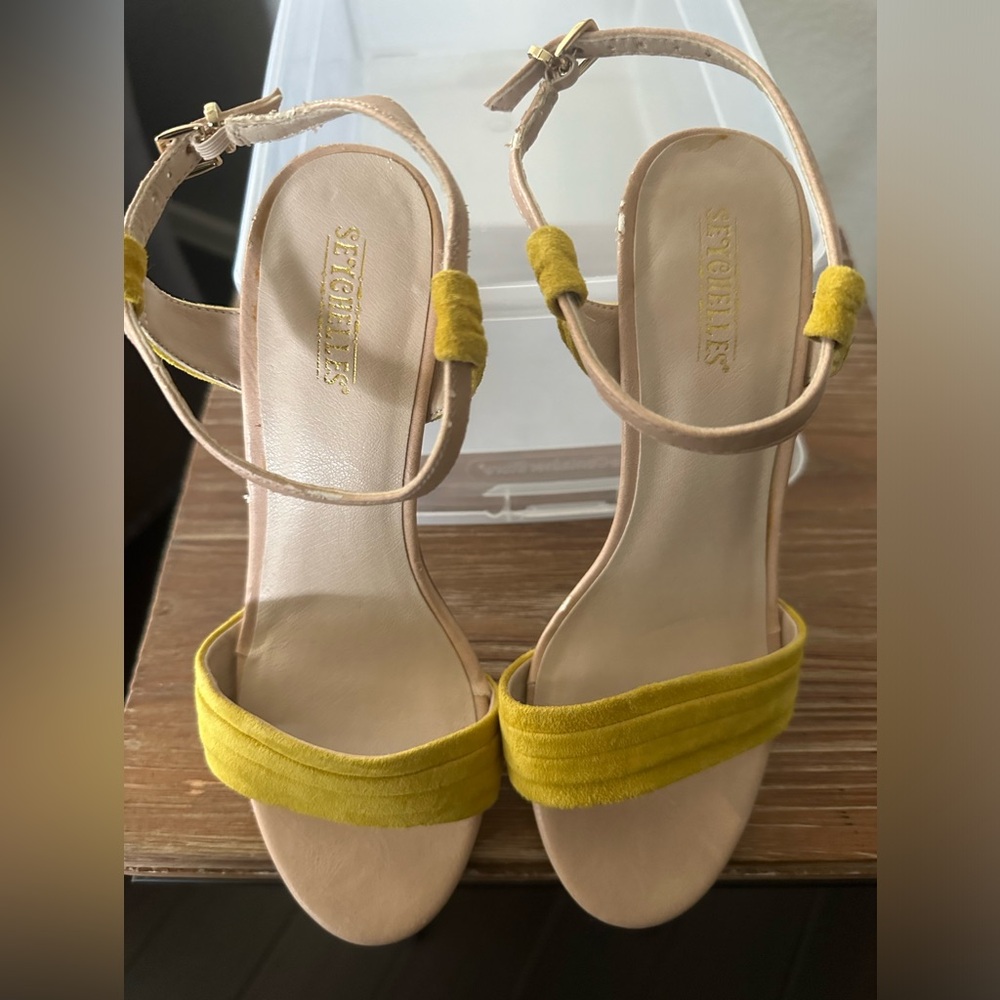 Seychelles Prime Yellow and Nude Leather Heels. NEW